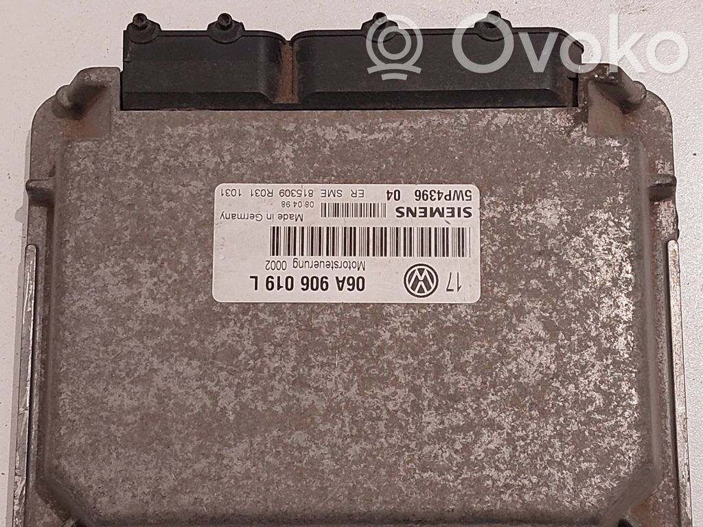 Engine control unit/module   06A906019L,5WP439604