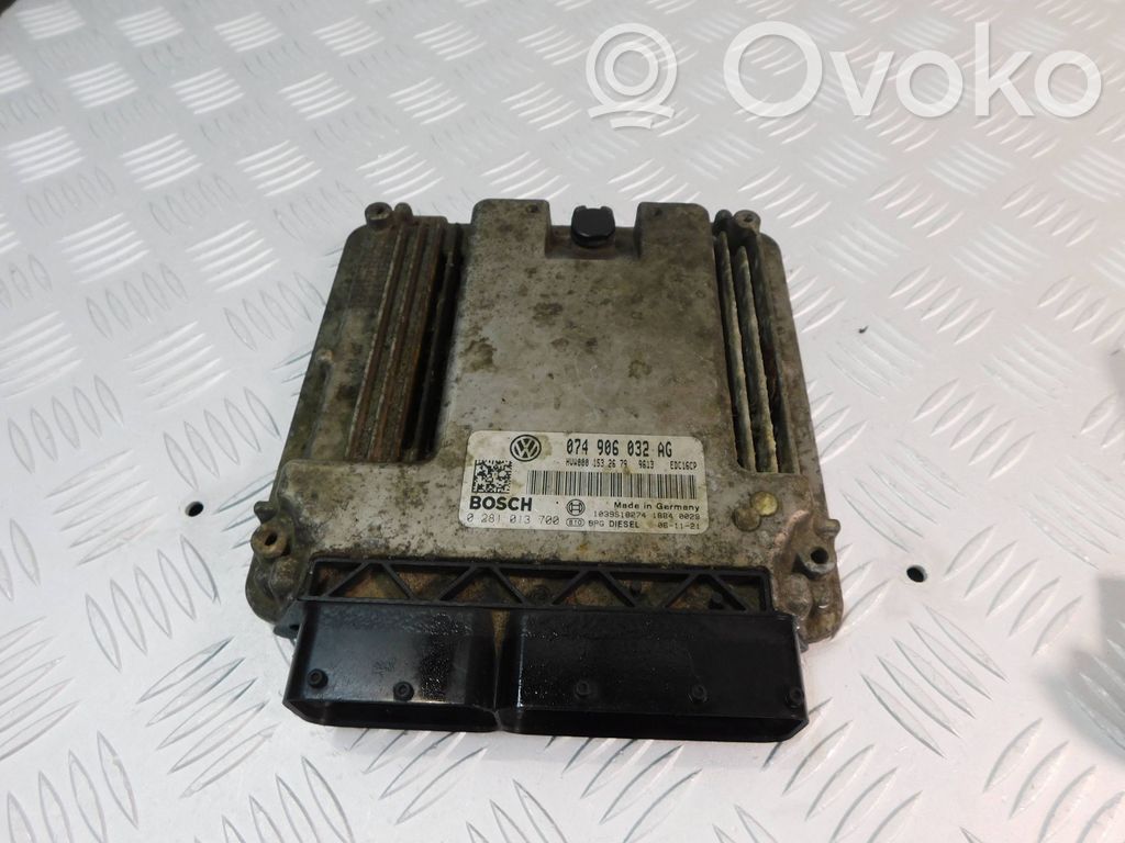 Engine control unit/module   074906032AG,0281013700