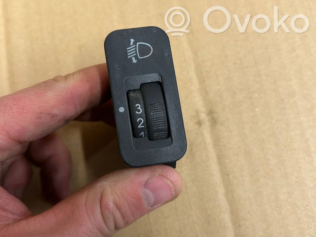 Headlight level height control switch