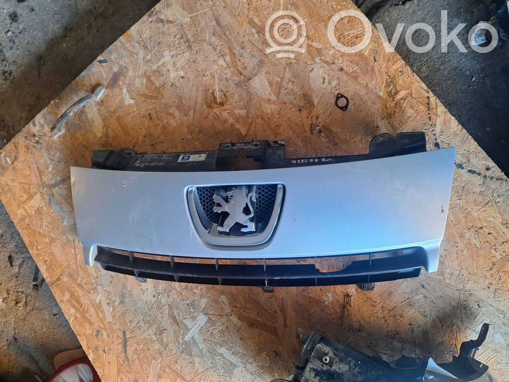 Peugeot Expert Etupuskurin ylempi jäähdytinsäleikkö 