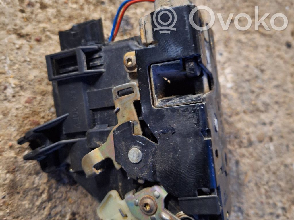 Audi A6 S6 C5 4B Zamek drzwi przednich 