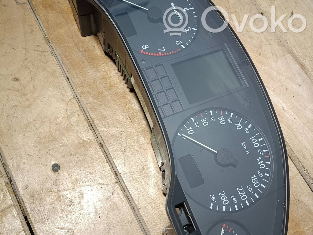 Audi A8 S8 D2 4D Geschwindigkeitsmesser Cockpit 