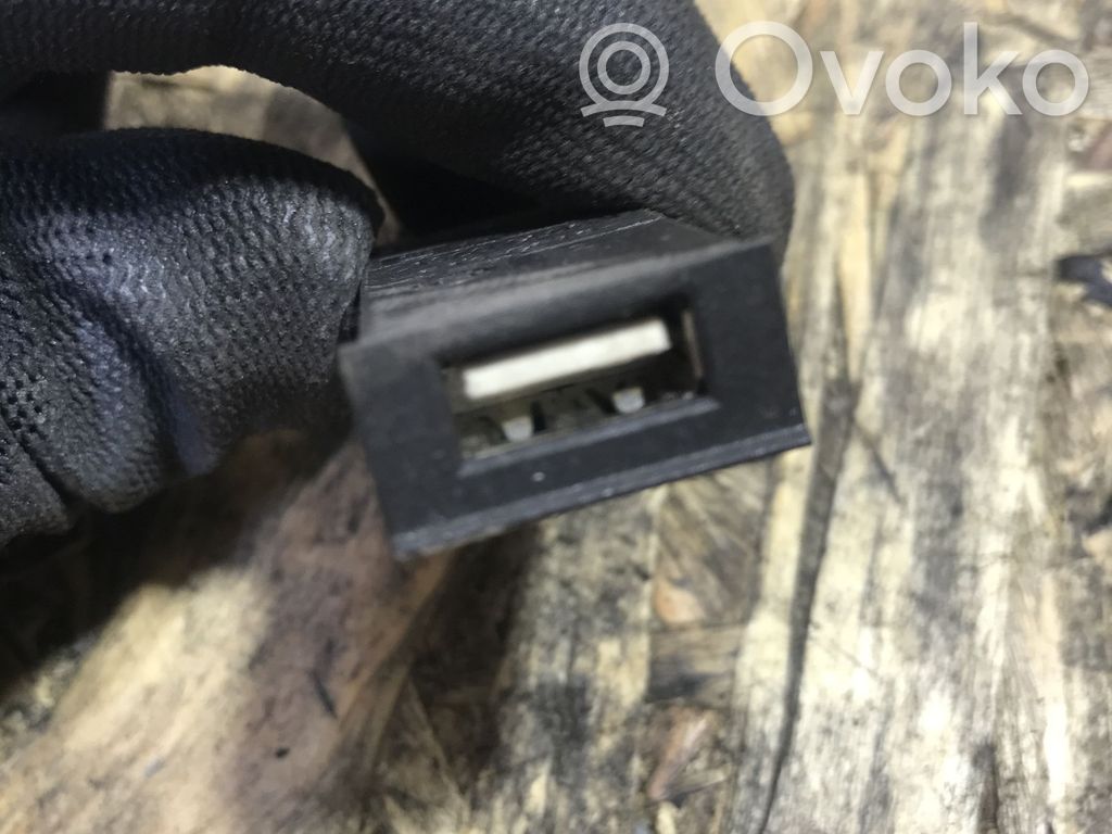 Enchufe conector USB   13245090