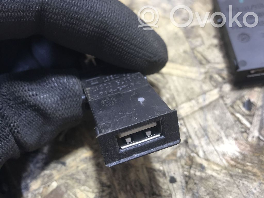 Opel Insignia A USB socket connector 