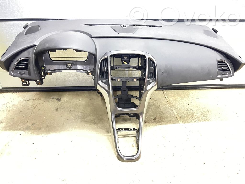 Opel Astra J Panelė 