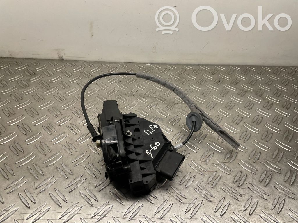 Volvo S60 Priekšpusē slēdzene 