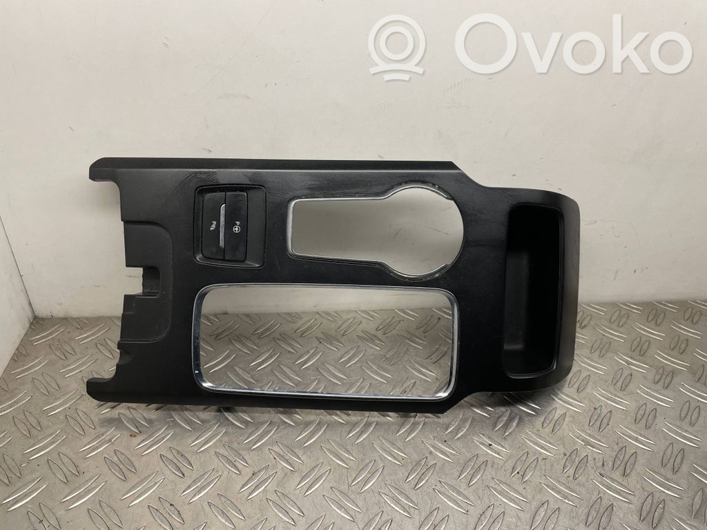 Ford Fusion II Pavarų perjungimo svirties apdaila (plastikinė) 