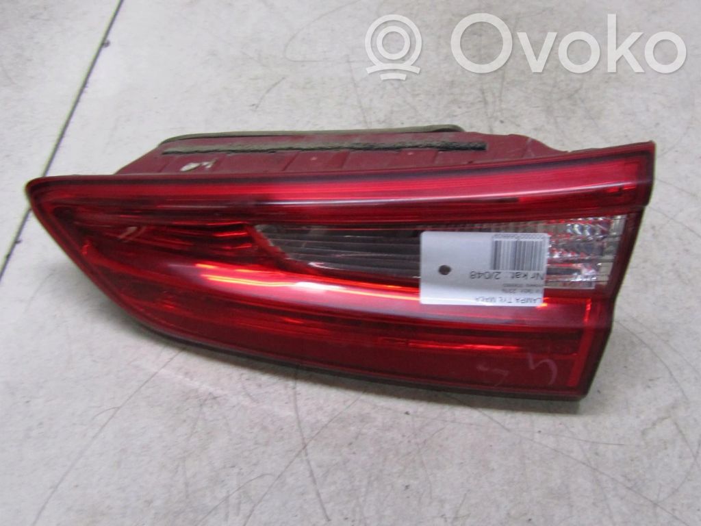 Tailgate rear/tail lights