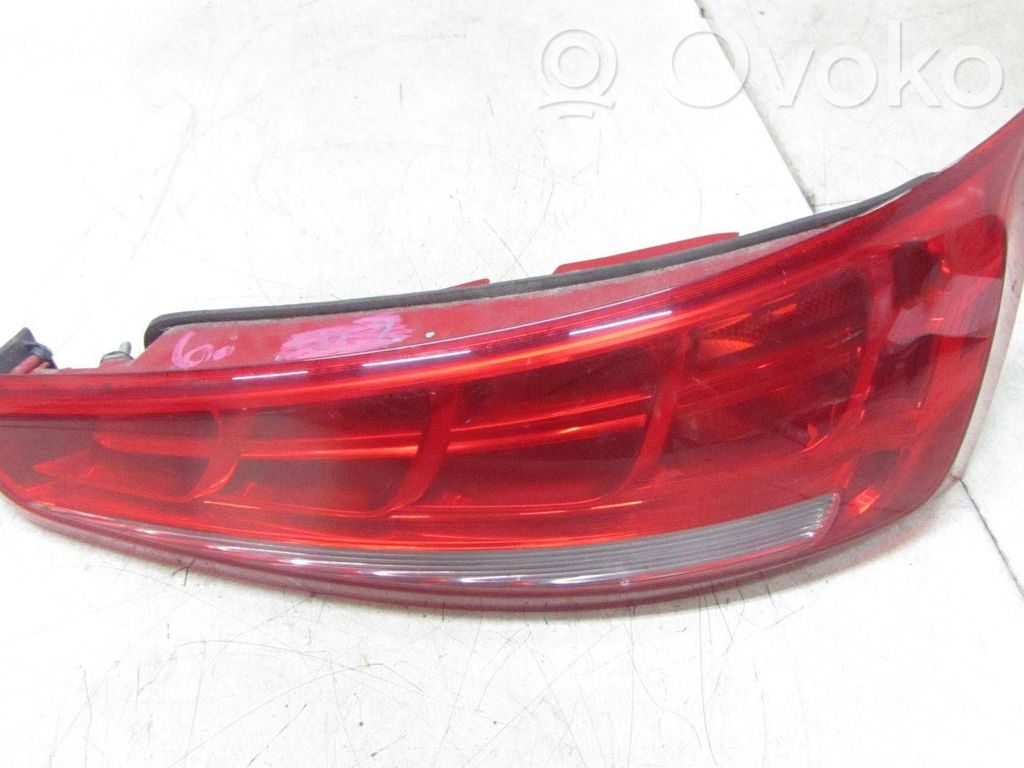 Audi Q3 8U Aizmugurējais lukturis virsbūvē 