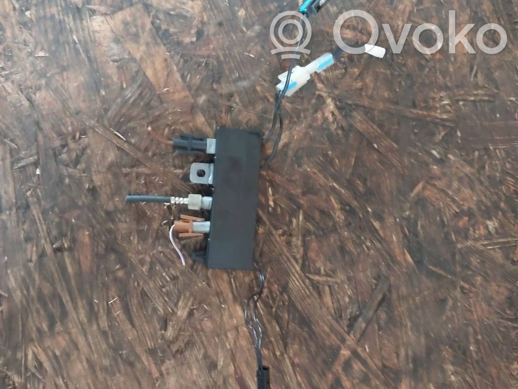 BMW 5 E39 Antenos stiprintuvas 