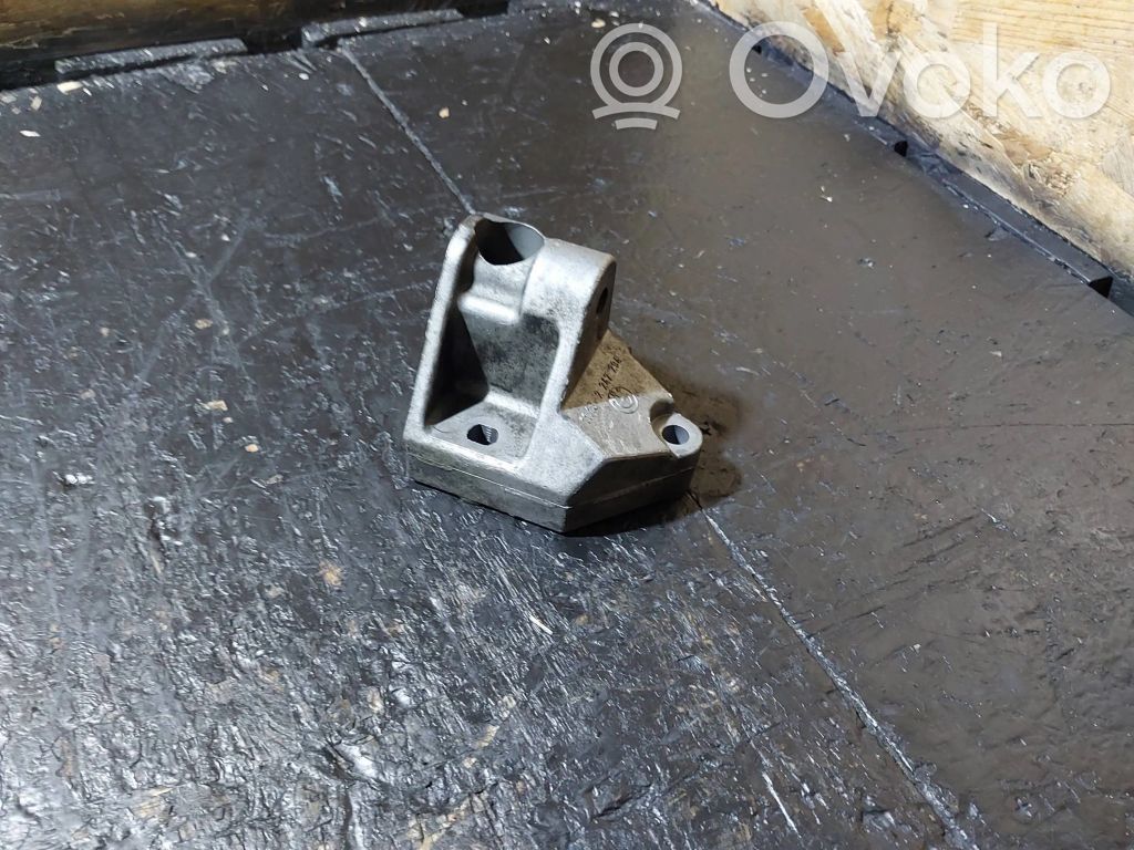 BMW 3 E46 Engine mounting bracket 