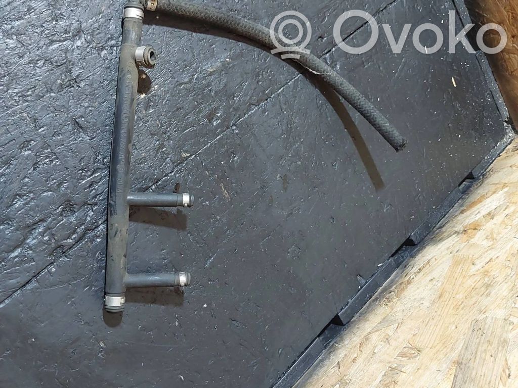 Volkswagen PASSAT B5.5 Conductă/furtun vacuum 