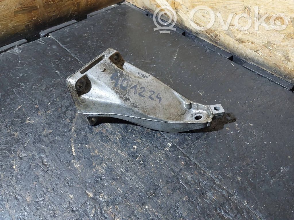 BMW 5 E34 Engine mounting bracket 