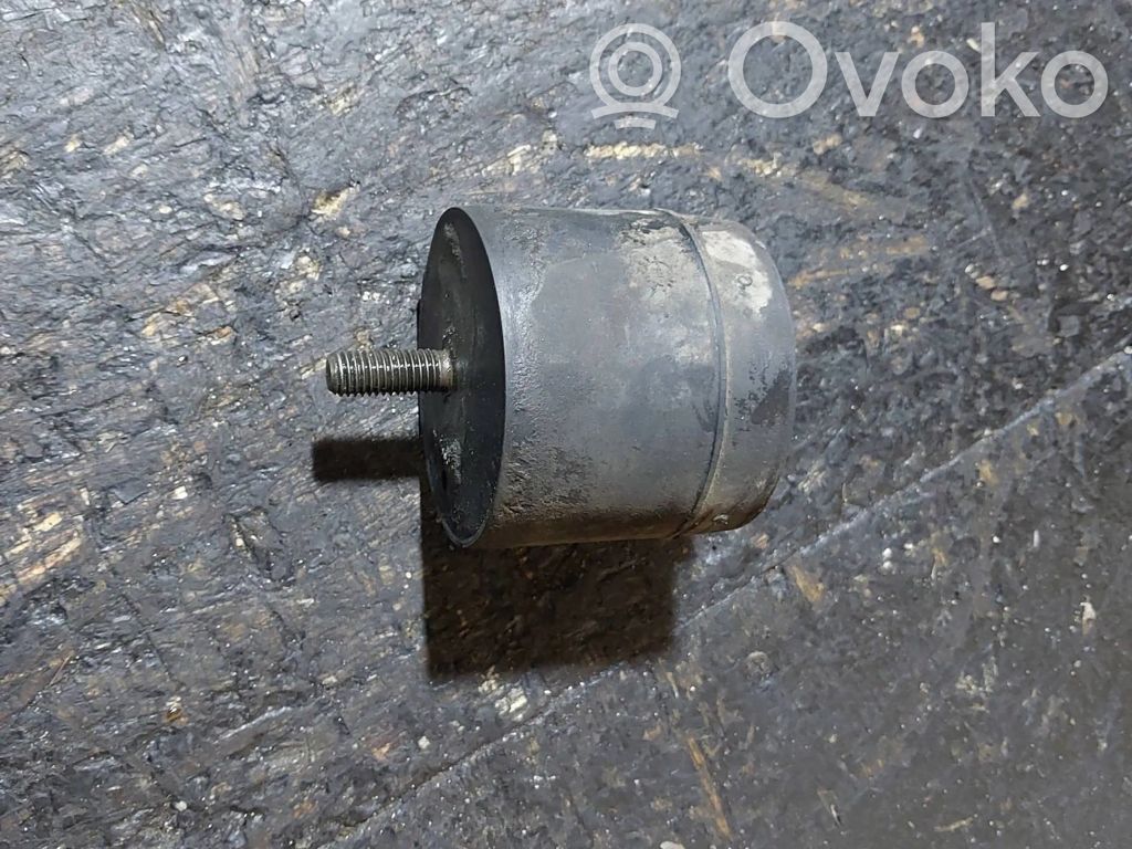 BMW 5 E34 Engine mount vacuum valve 