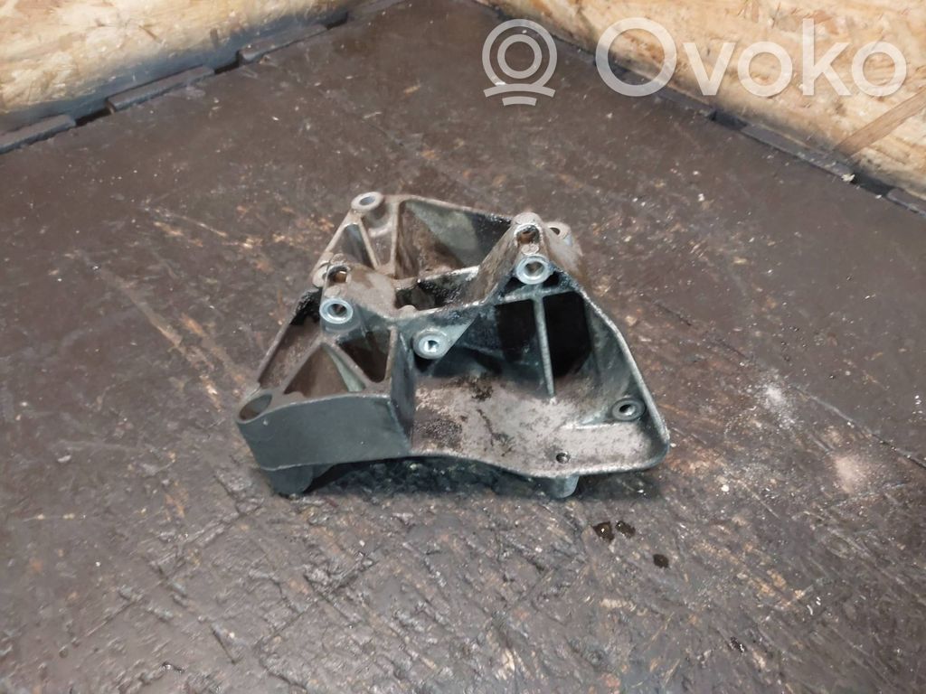 BMW 5 E39 Variklio tvirtinimo kronšteinas 