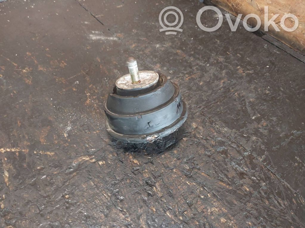 BMW 5 E39 Engine mount vacuum valve 