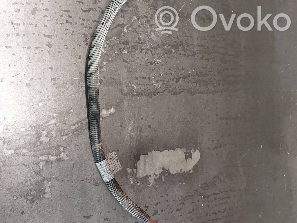 Positive cable (battery)   1439744,1439743