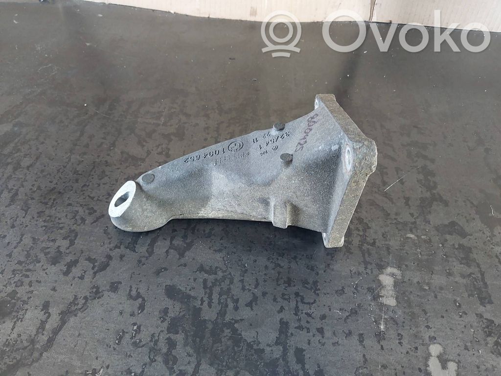 BMW 3 E46 Engine mounting bracket 