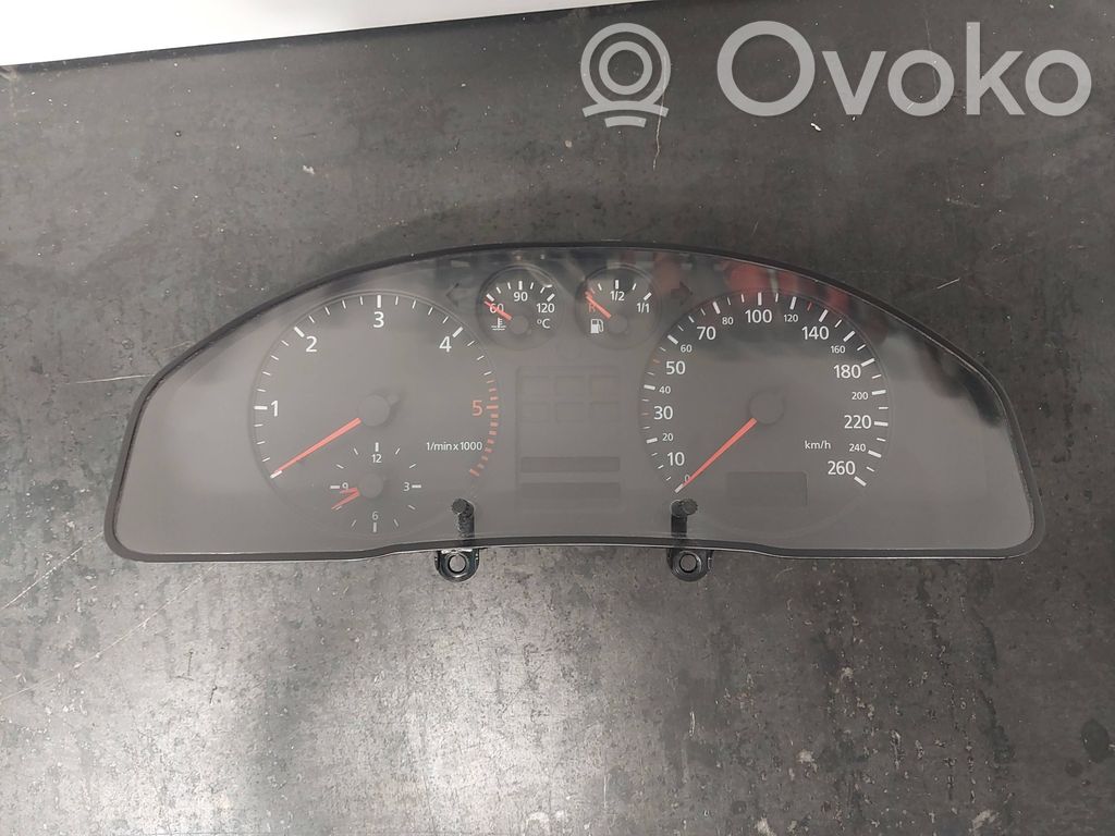 Audi A4 S4 B5 8D Speedometer (instrument cluster) 