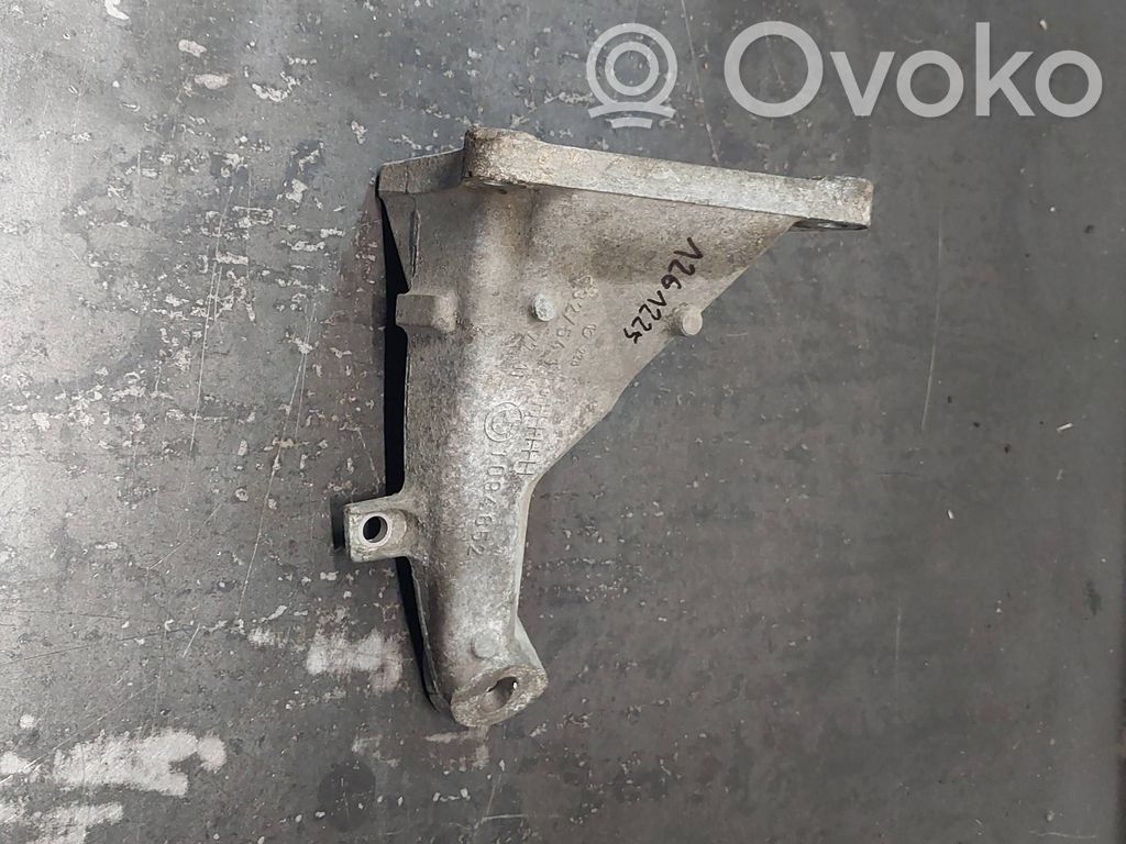 BMW 3 E46 Engine mounting bracket 