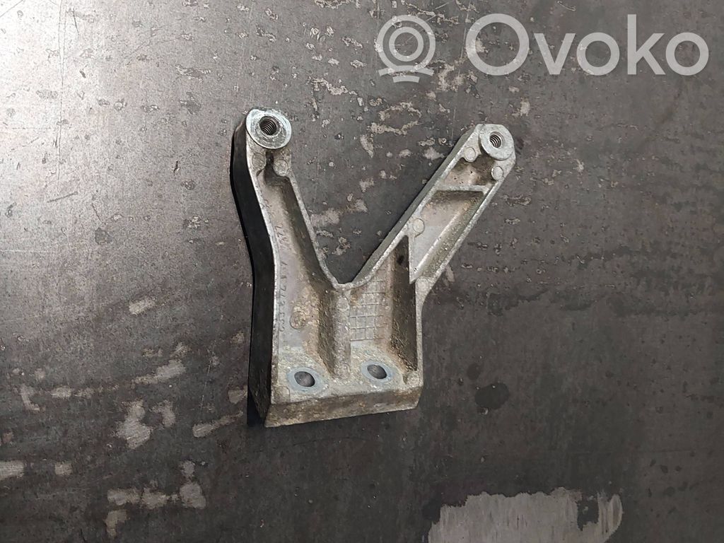 BMW 3 E46 Engine mounting bracket 
