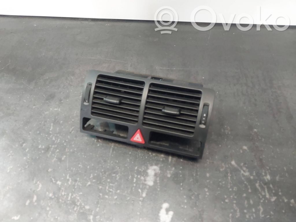 Audi A2 Centrinės oro grotelės 