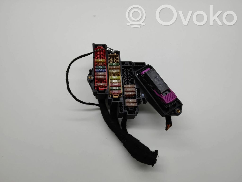 Audi Q7 4L Juego de caja de fusibles 