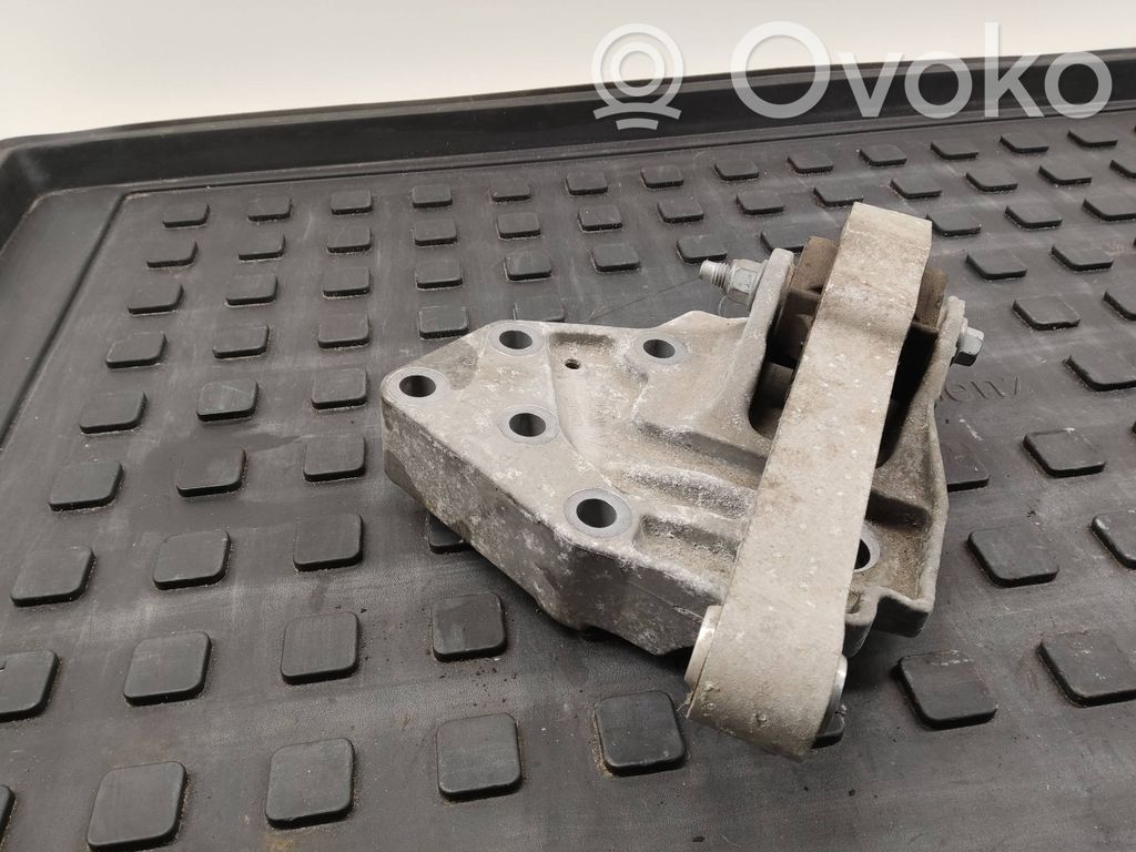 Land Rover Evoque I Engine mounting bracket 
