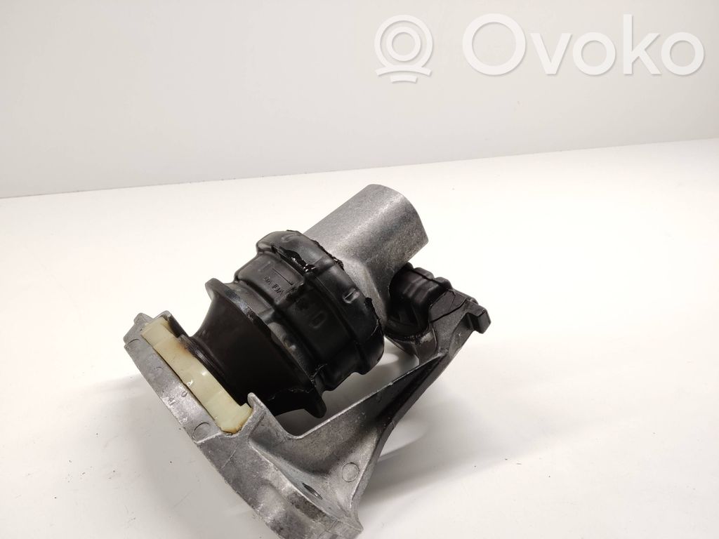 Volvo V60 Engine mounting bracket 