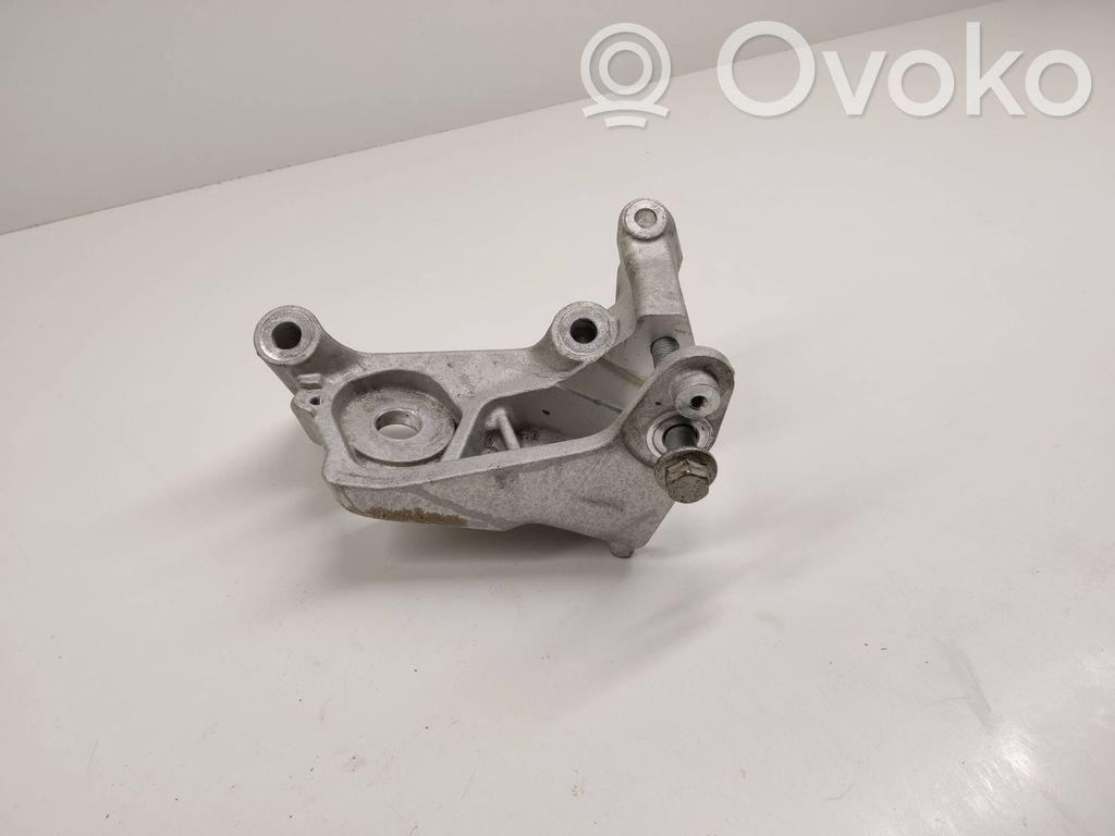 Volvo V60 Engine mounting bracket 