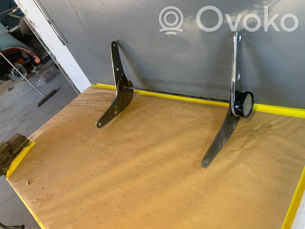 Seat adjustment assembly