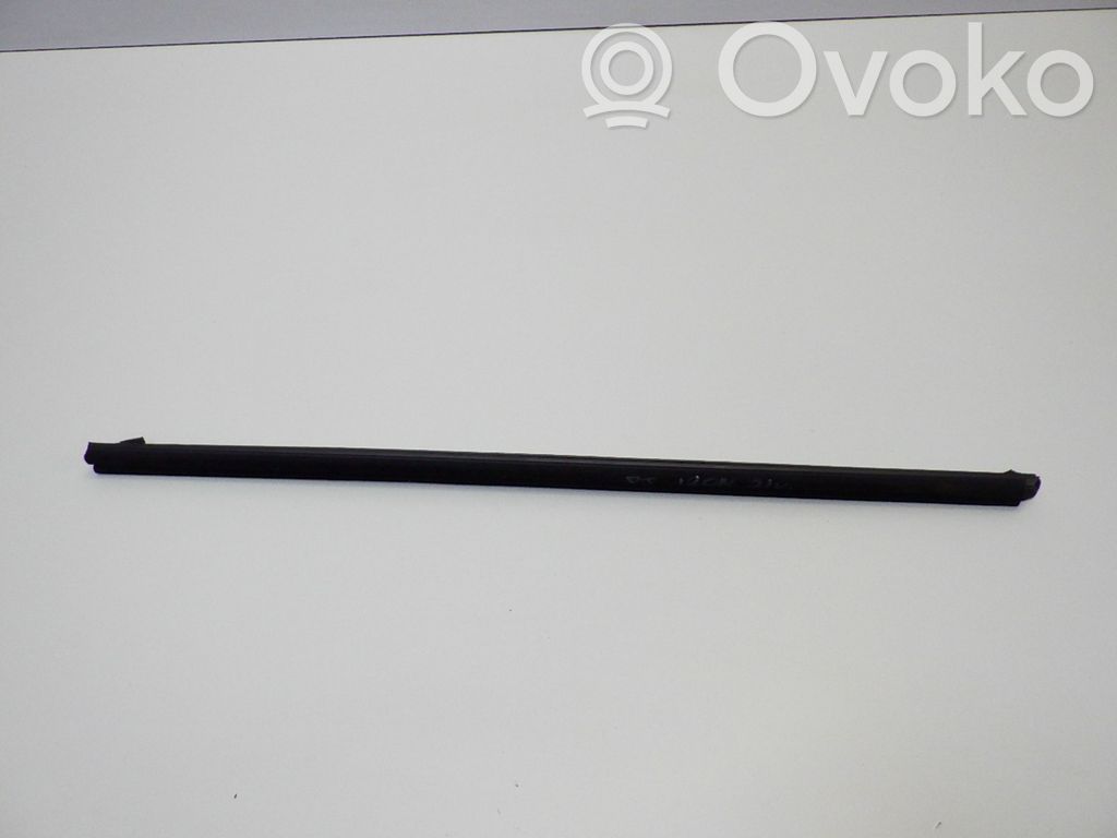 Hyundai i20 (BC3 BI3) Gumowa uszczelka szyby drzwi tylnych 