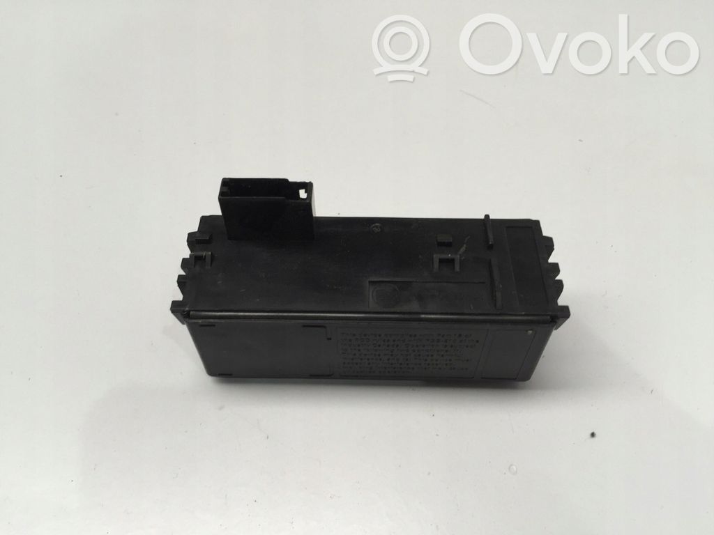 Antenna control unit   EB3T18D816CF