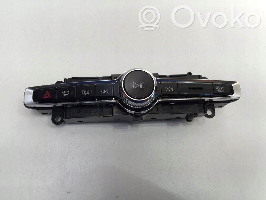 Volvo XC40 Head unit multimedia control 
