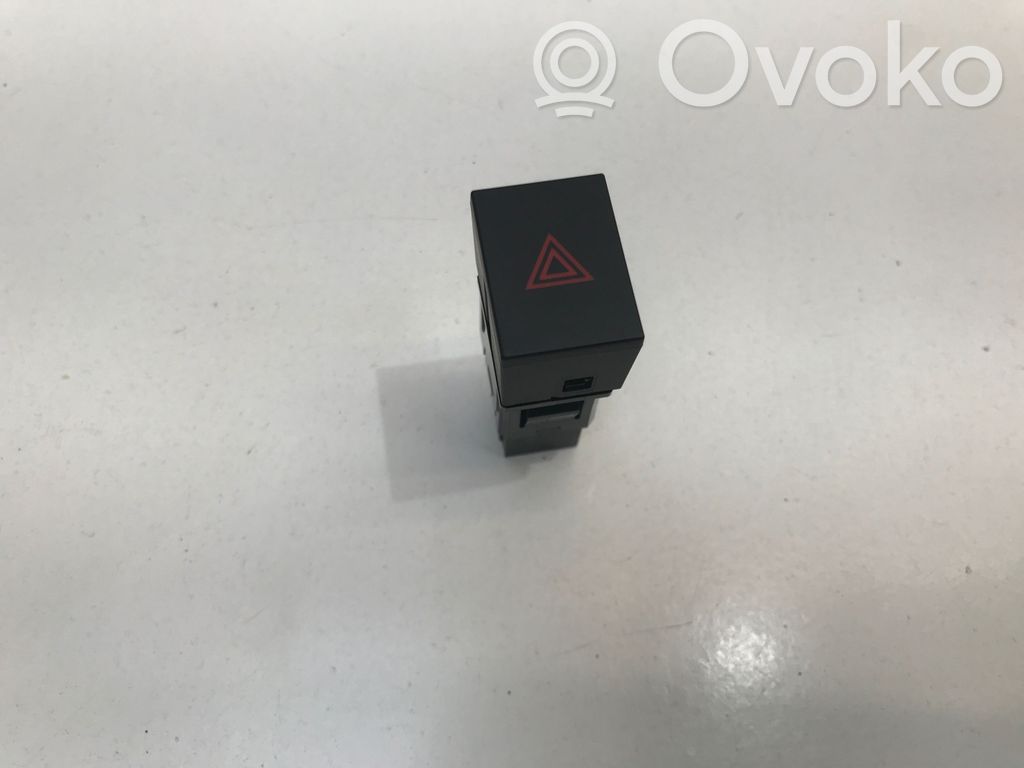 Nissan Qashqai J12 Hazard light switch 
