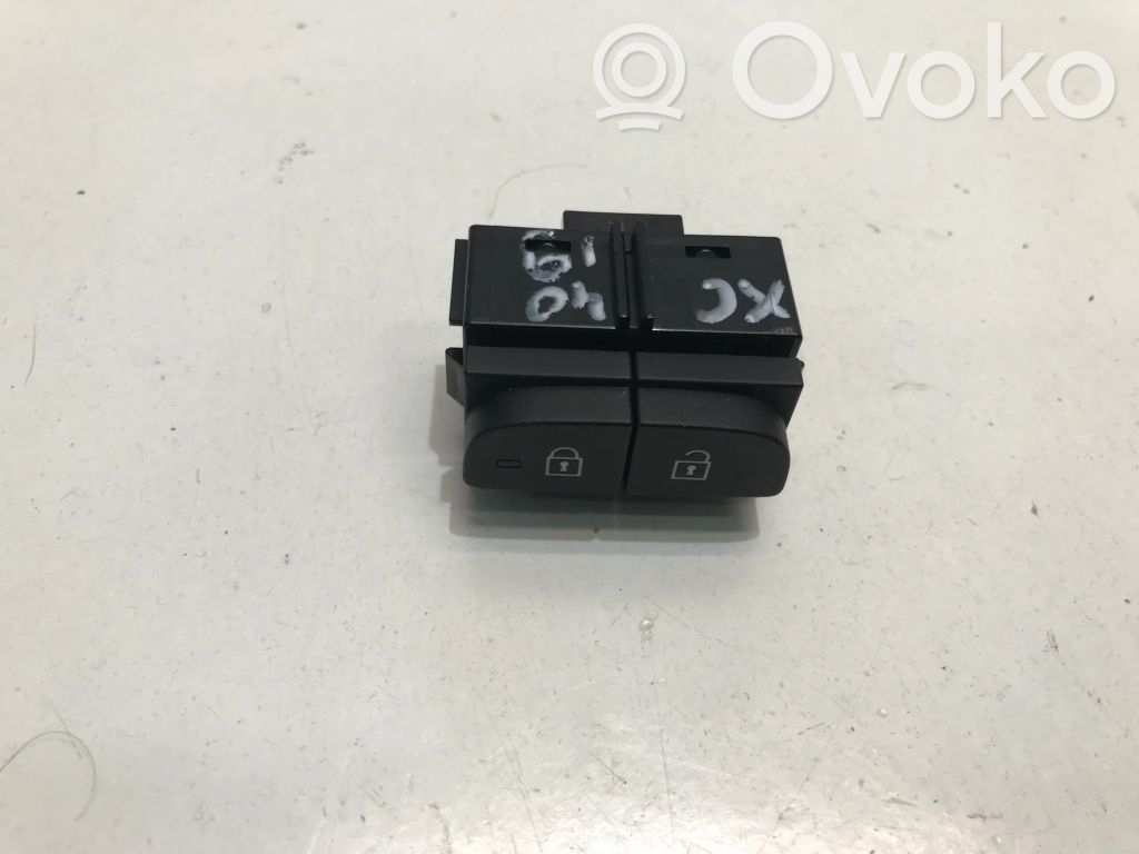 Volvo XC40 Central locking switch button 