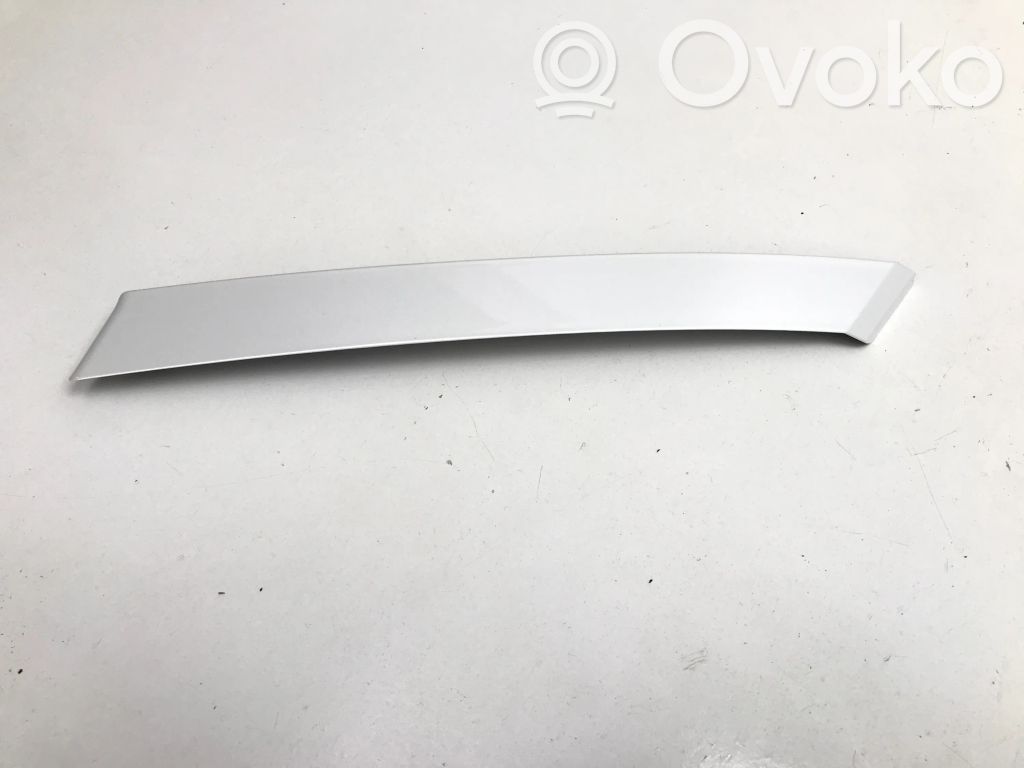Volvo XC40 Moldura embellecedora del guardabarros trasero 