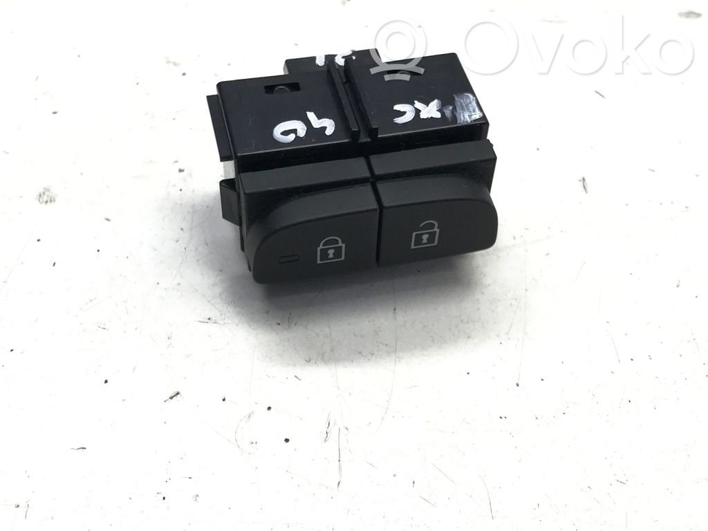 Volvo XC40 Central locking switch button 