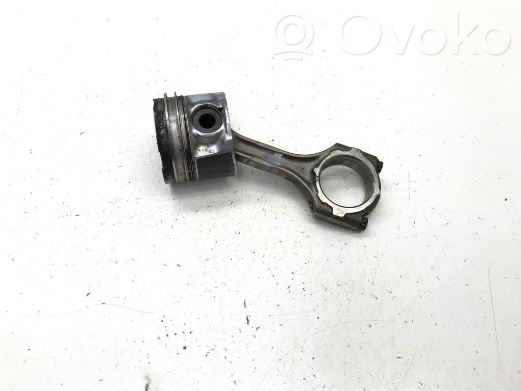 Lexus IS 220D-250-350 Поршень с шатуном 