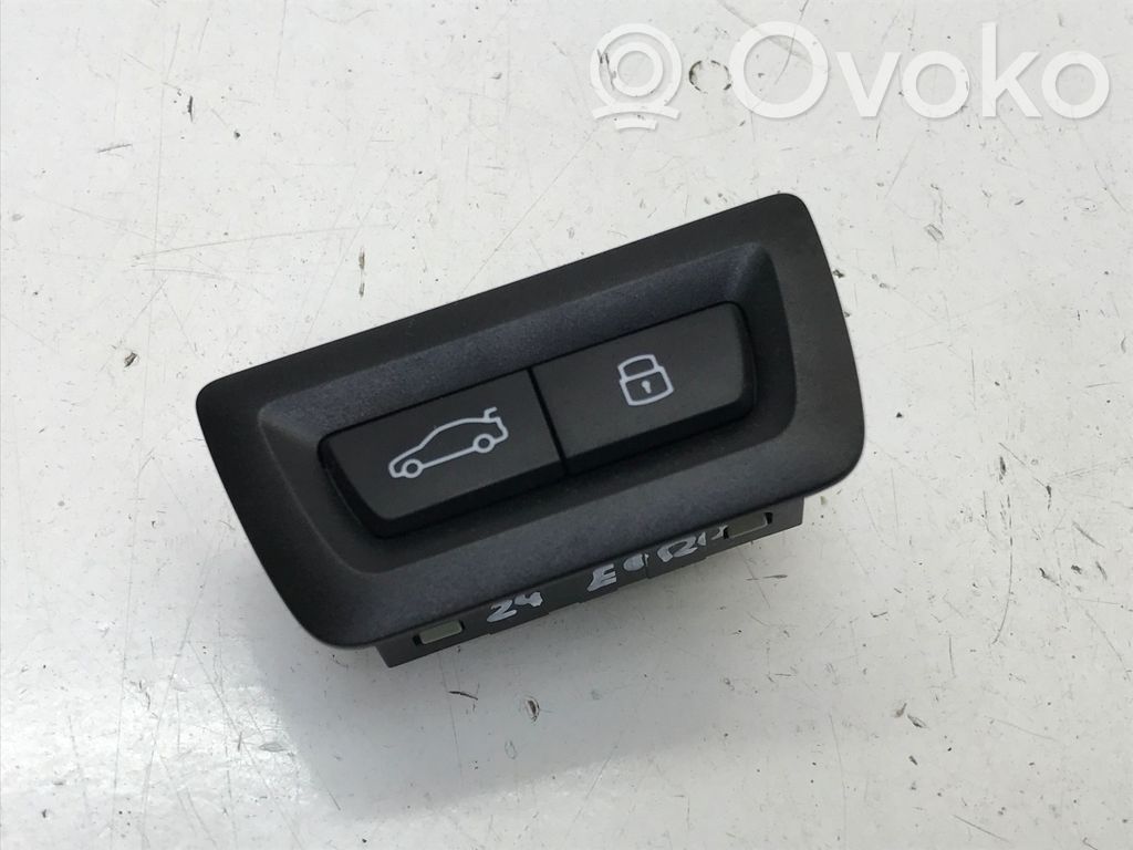 BMW 2 Active Tourer U06 Tailgate/boot open switch button 