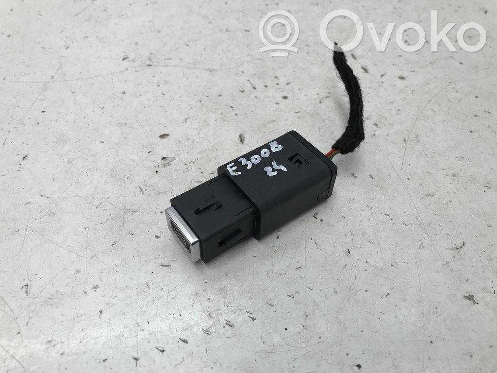 Peugeot 3008 III Разъем USB 