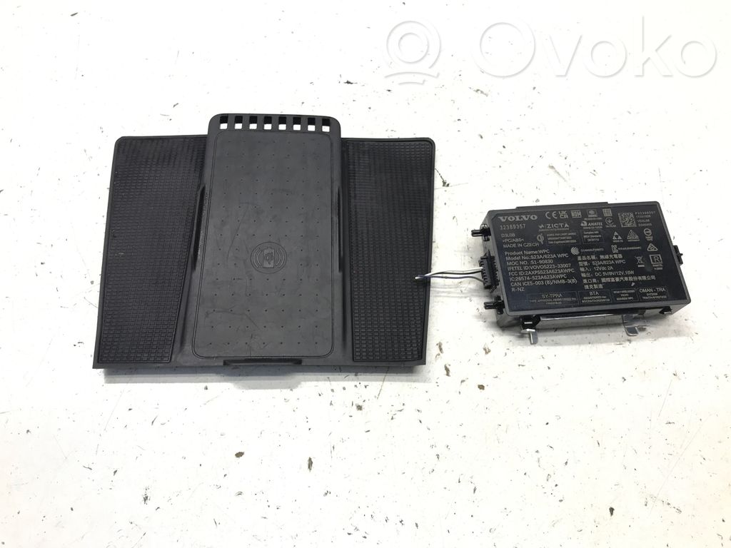 Volvo XC40 Wireless charging module 