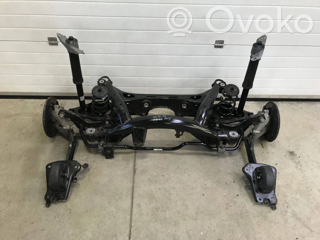 Volvo XC40 Galinis traversas 