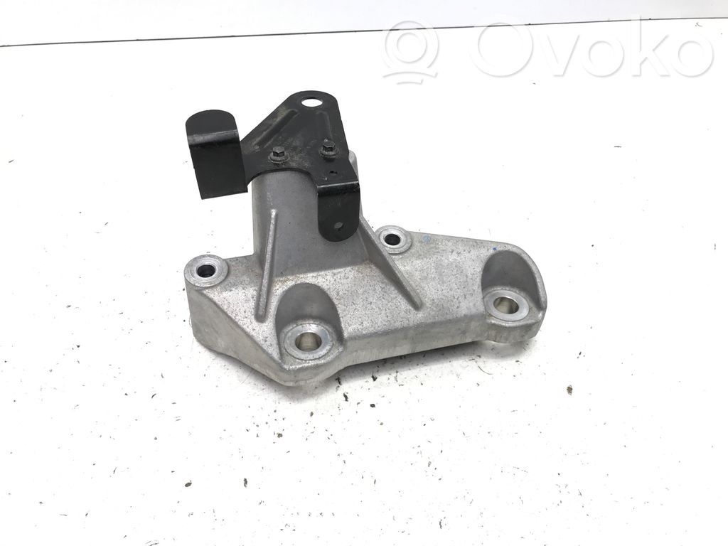 Volvo XC40 Engine mounting bracket 