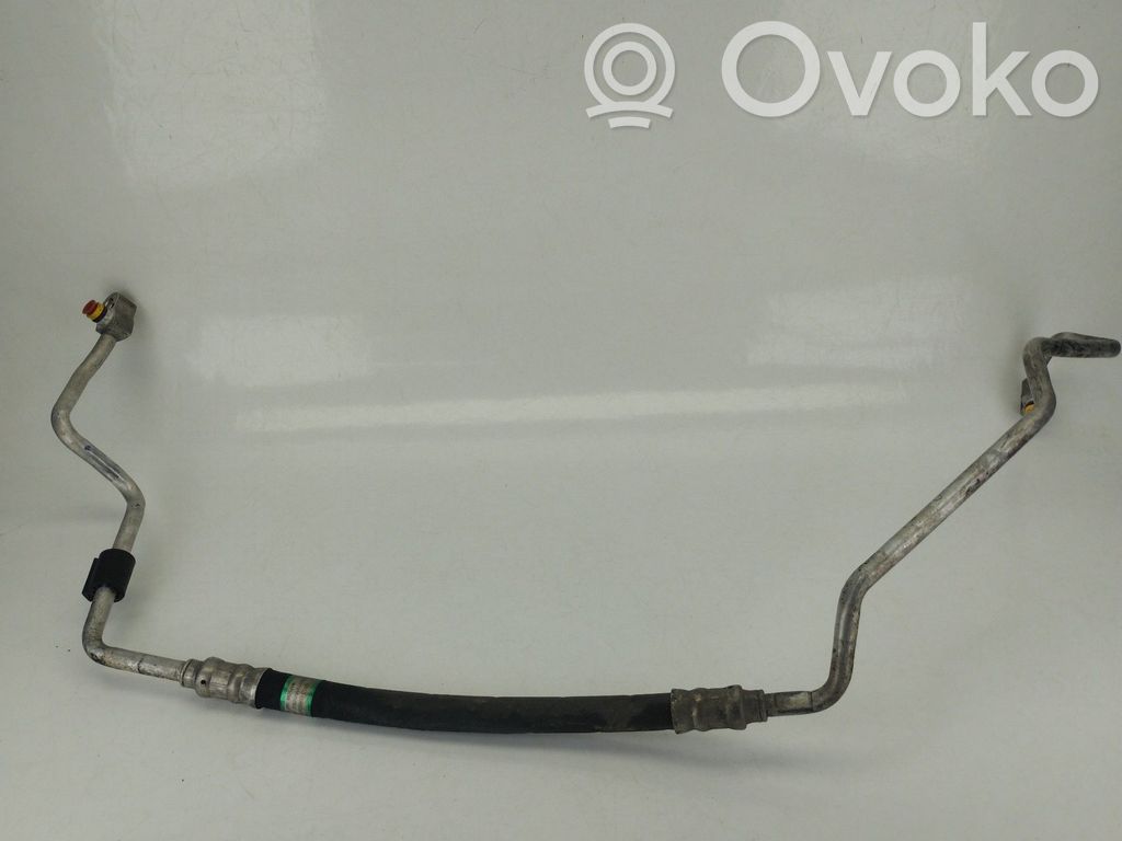 BMW 1 E81 E87 Ilmastointilaitteen putki (A/C) 