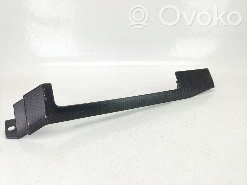 Bottom trim   7020599