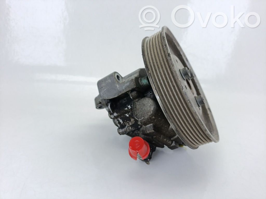 Ohjaustehostimen pumppu   8E0145155F