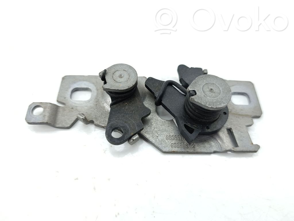 Tie down hook / loop   9808870280