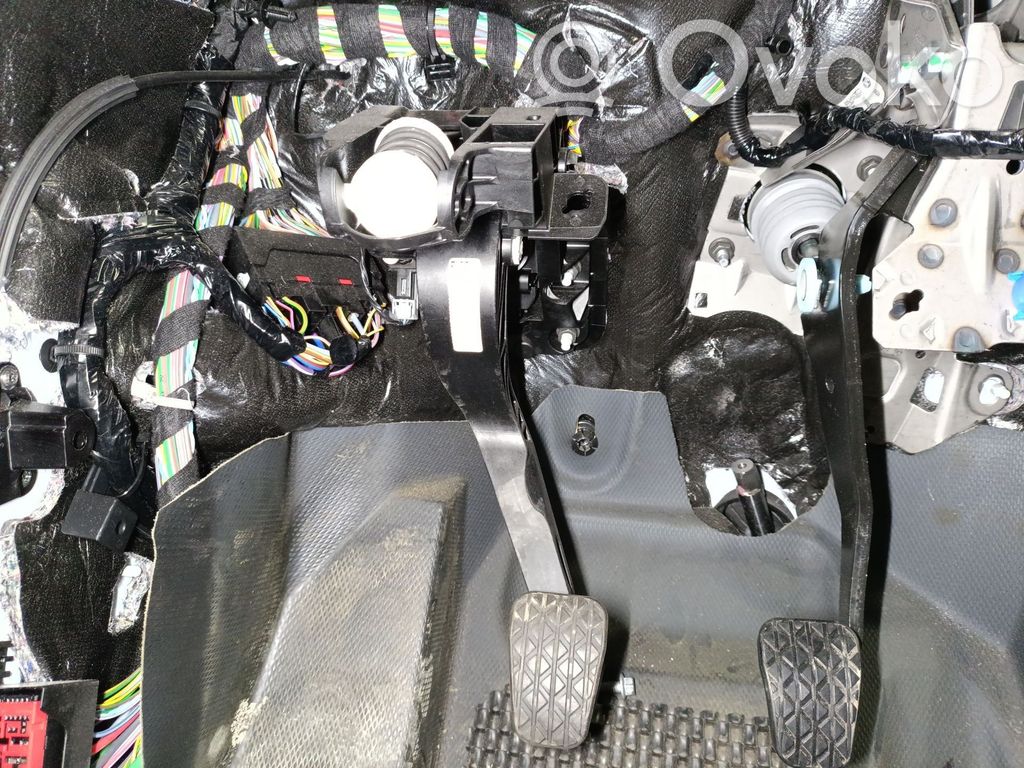 Pedal de embrague   2496976