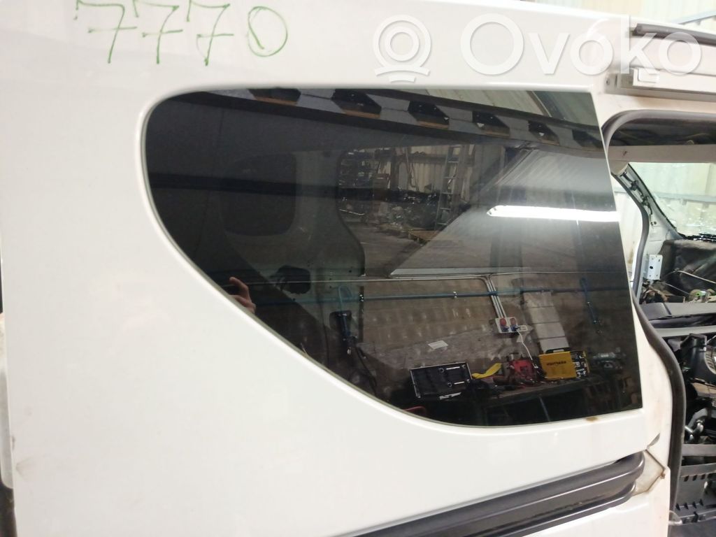 Vidrio lateral trasero